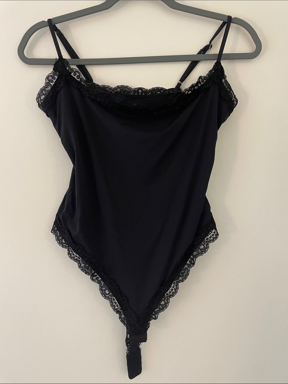 SUUKSESS Black Lace-Trim Bodysuit - L